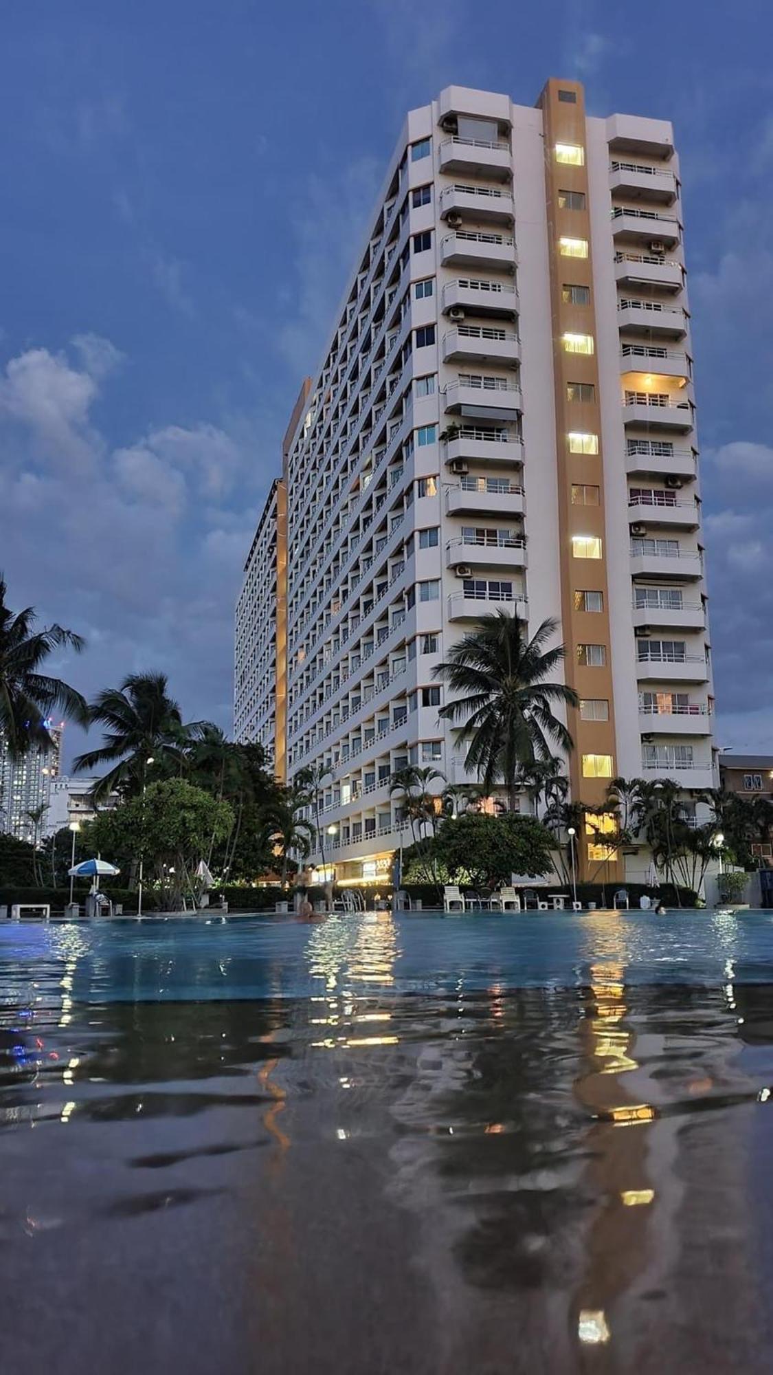 View Talay 1B Apartments Pattaya Eksteriør billede